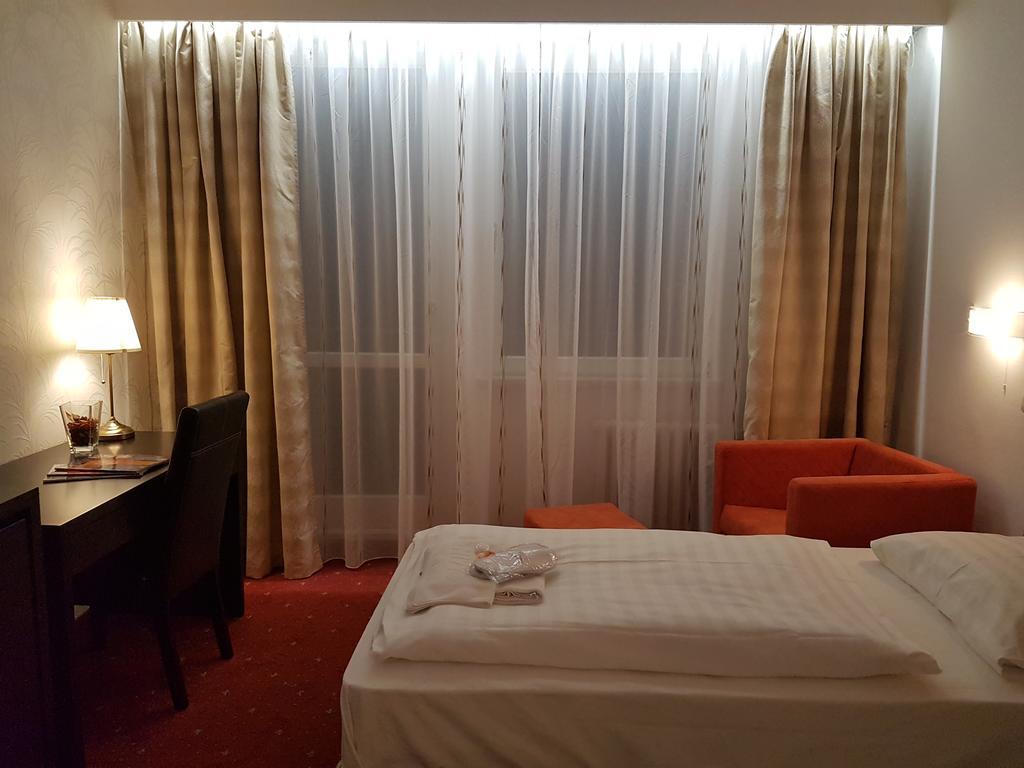 Hotel Nivy Bratislava Exterior foto